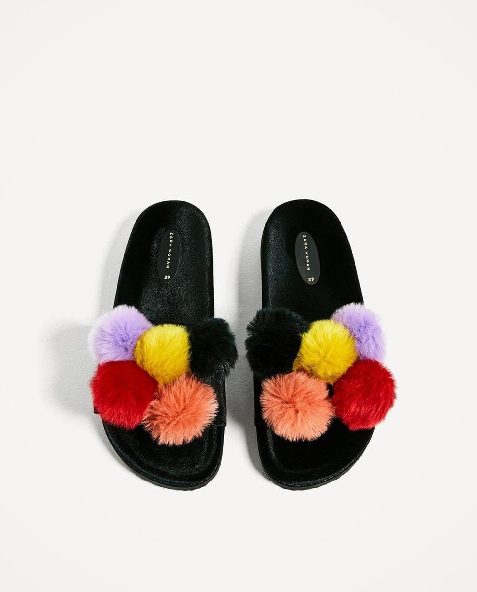 Chanclas con pompones