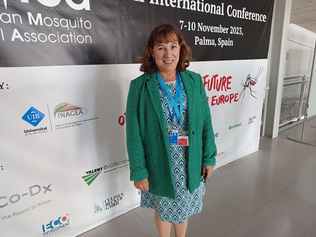 La doctora Florence Fouque, de la OMC, advierte del peligro de los mosquitos