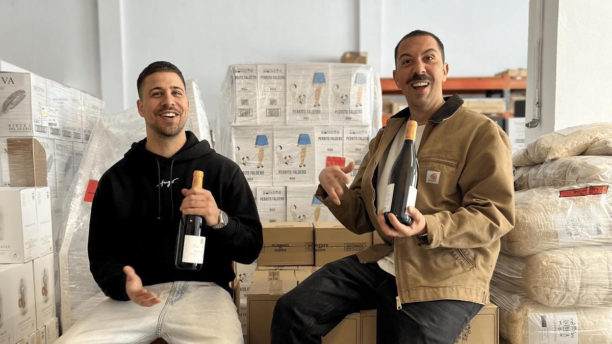 Javier González Falcón (izquierda) junto a su hermano Samuel.