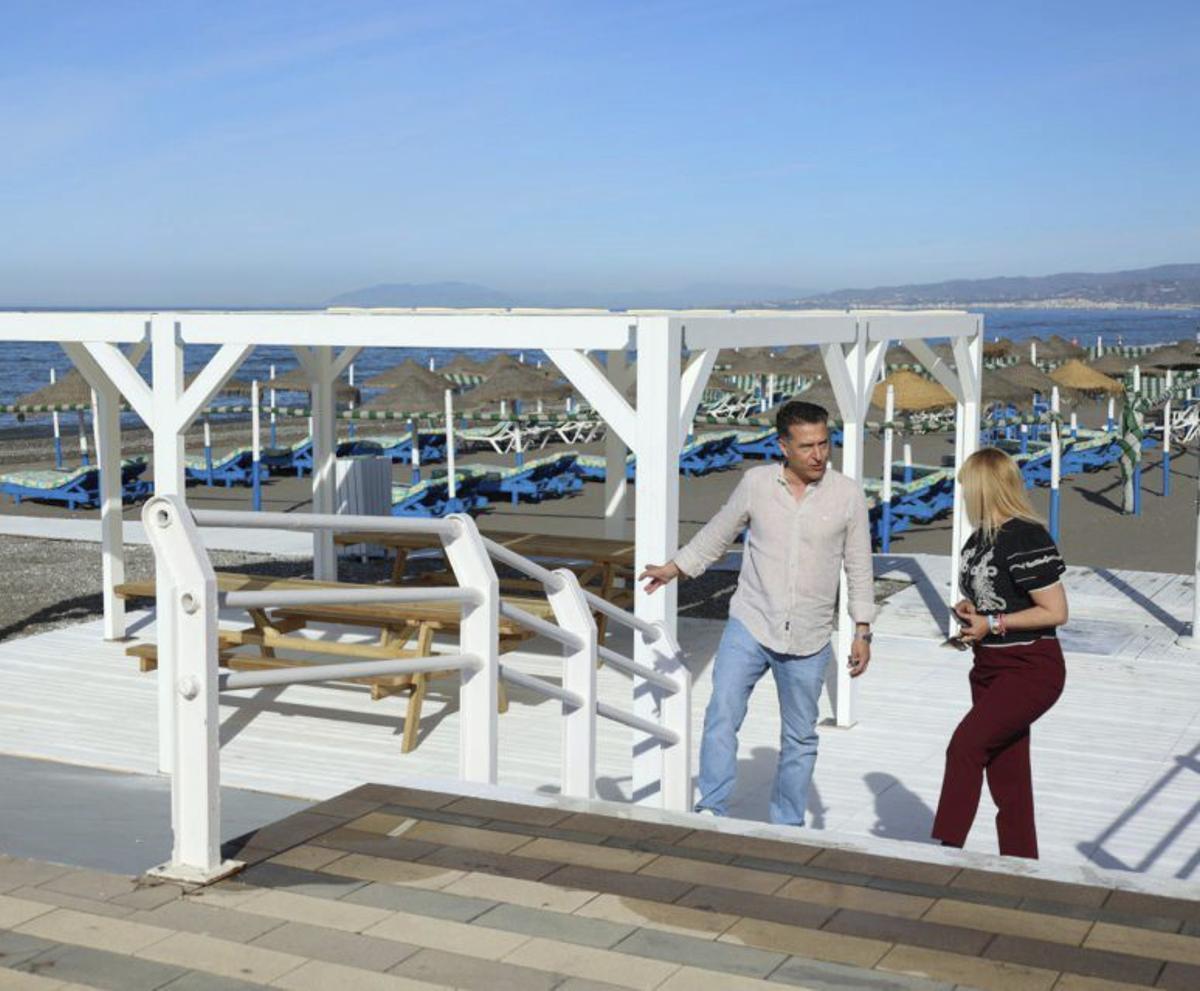 Nuevas pérgolas y zonas de sombra en Torrox