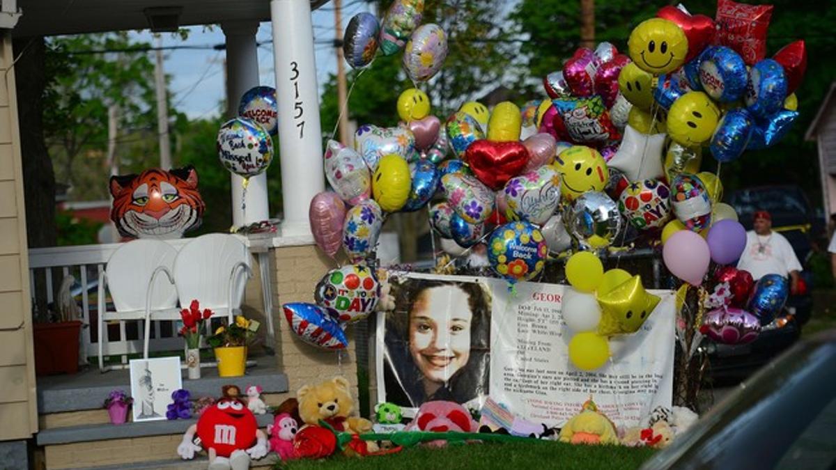 Globos de bienvenida en la casa de Gina DeJesus, una de las tres mujeres liberadas el lunes en Cleveland.