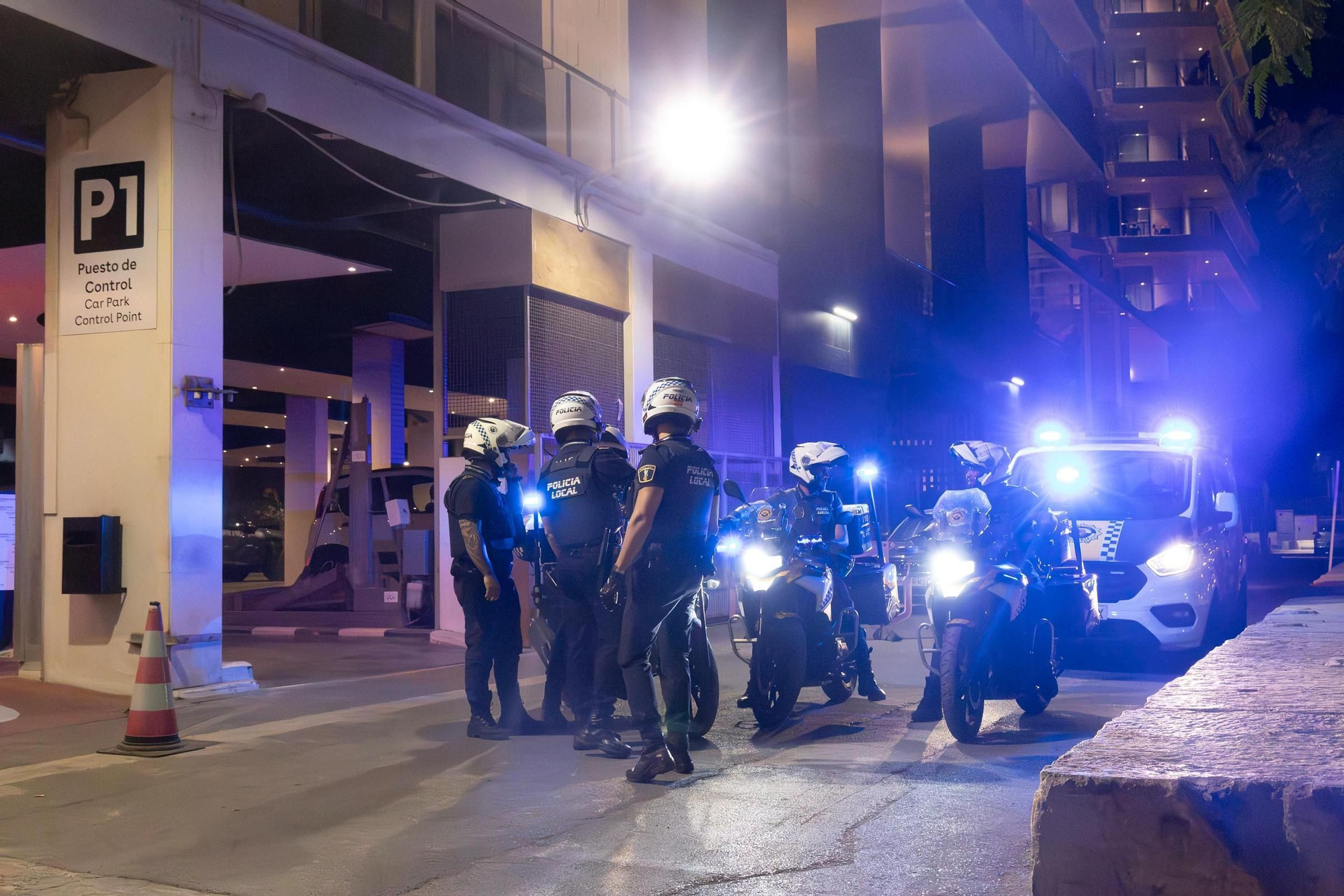 Operativo conjunto policial contra el ‘top manta’ en el puerto de Alicante