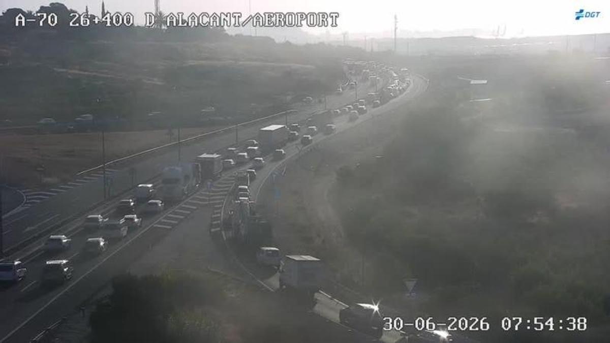 Un accidente en la A-70 complica el tráfico en Alicante con más de 3 kilómetros de retenciones