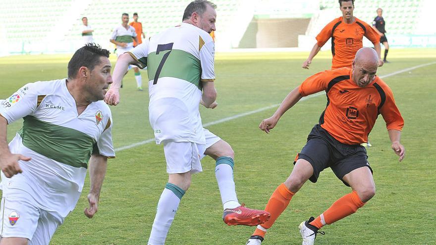 Imagen de archivo de un partido de los veteranos del Elche ante el Córdoba en el Martínez Valero en 2019