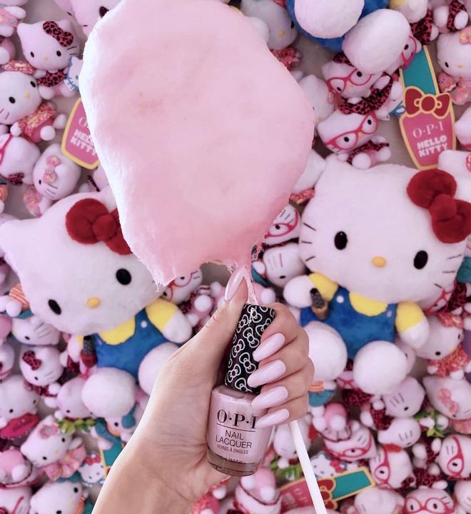 Esmalte rosa de la colección de Hello Kitty para OPI