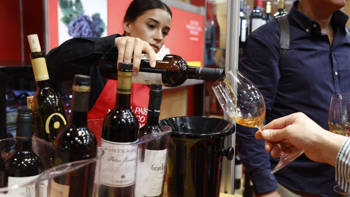 El consumo mundial de vino bajó en 2024 a su menor nivel desde 1961.