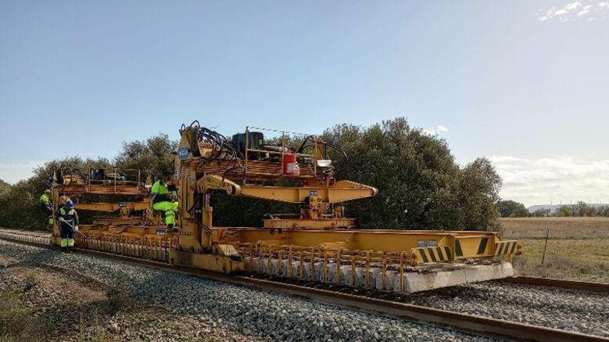 El Gobierno adjudica por 67 millones la modernización de dos tramos más de la línea de Canfranc