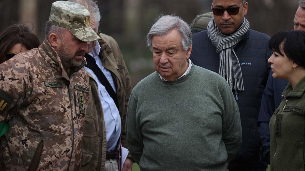 - El secretario general de la ONU, António Guterres, en su visita a la ciudad de Borodianka