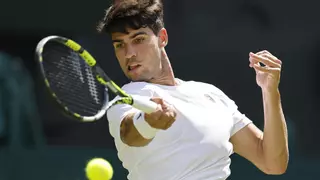 Alcaraz duda ante Dzumhur en su regreso, pero avanza en Cincinnati