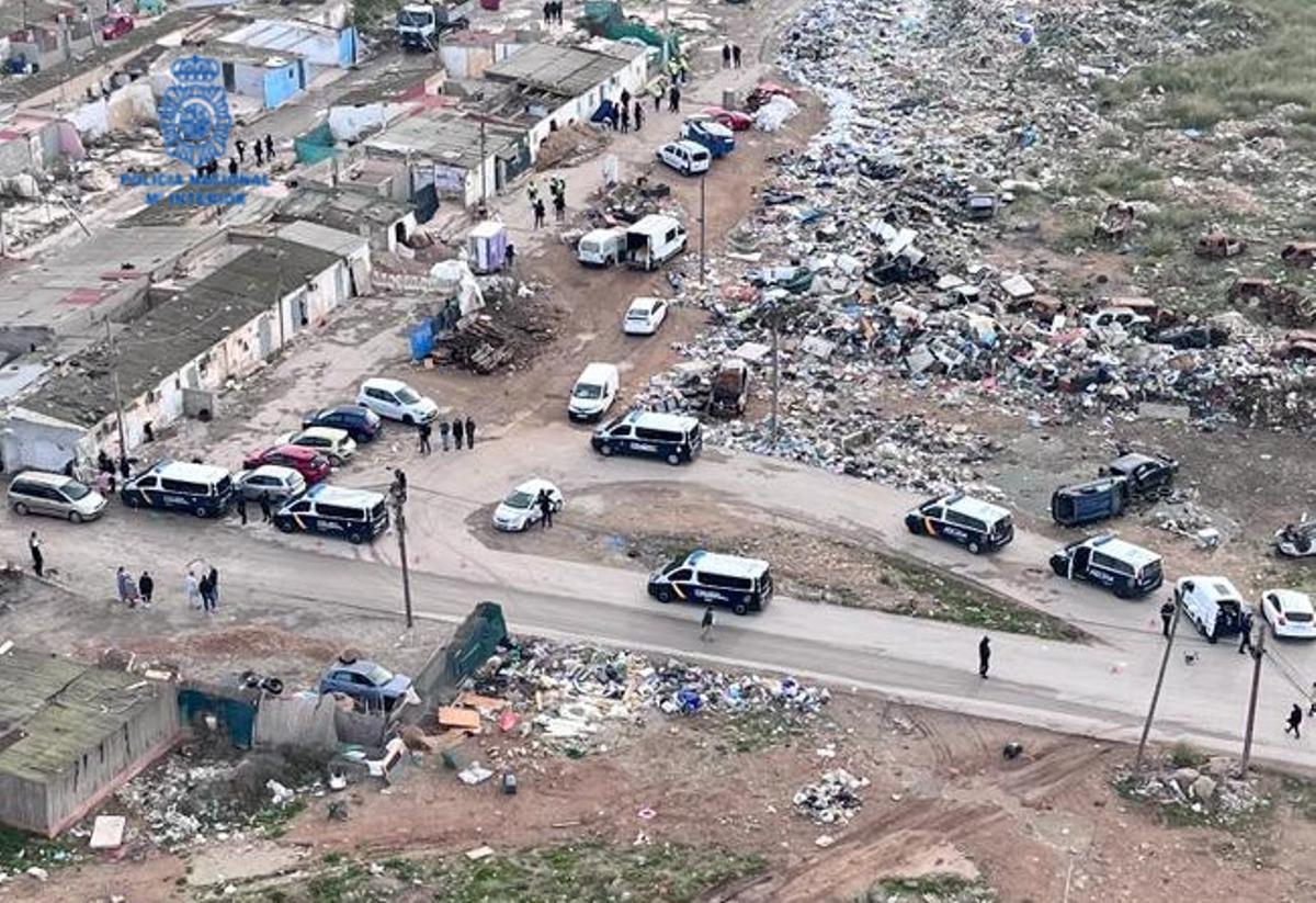 Imagen aérea de Son Banya durante la intervención policial.