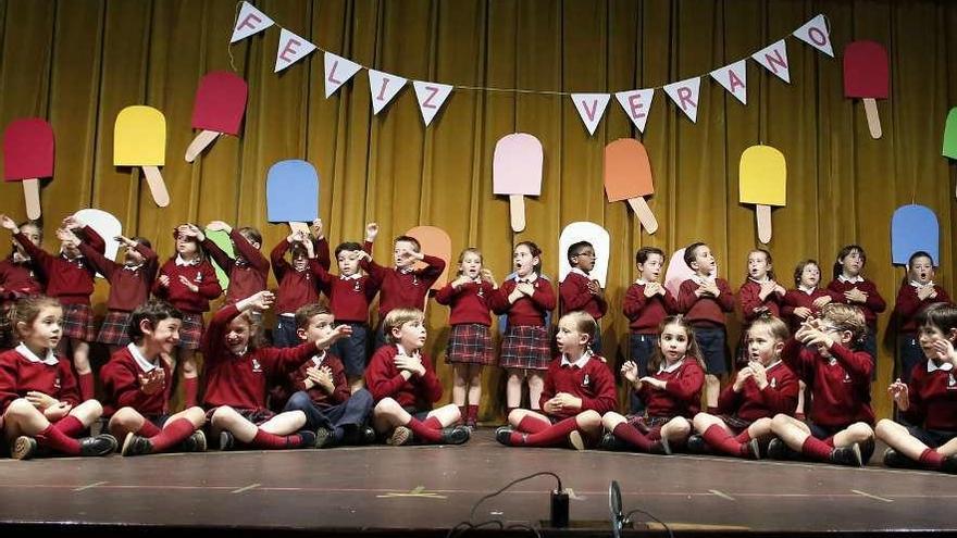 Los peques de las Doroteas se gradúan con canciones y poesía