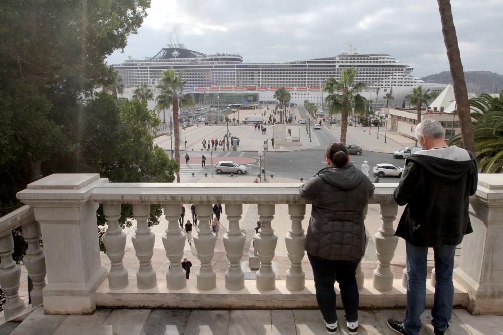 Escala del crucero MSC Fantasía en el puerto de Cartagena