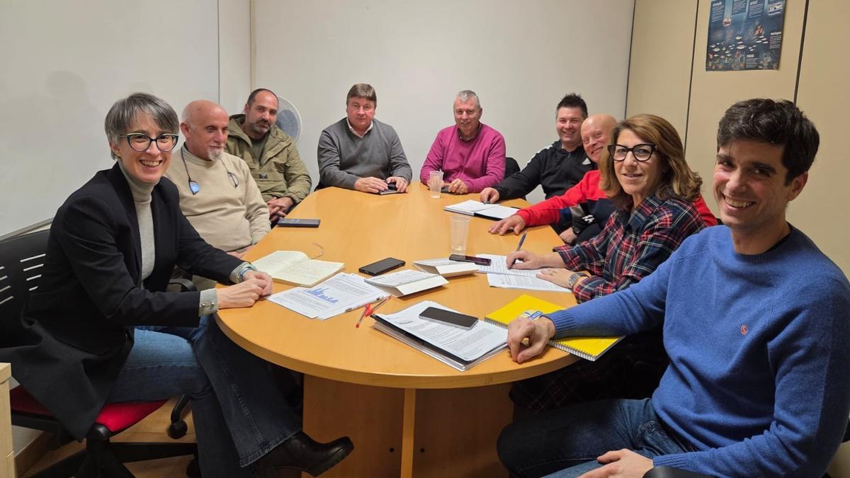 Ángeles Suárez, esquerda, cos representantes do sector pesqueiro.