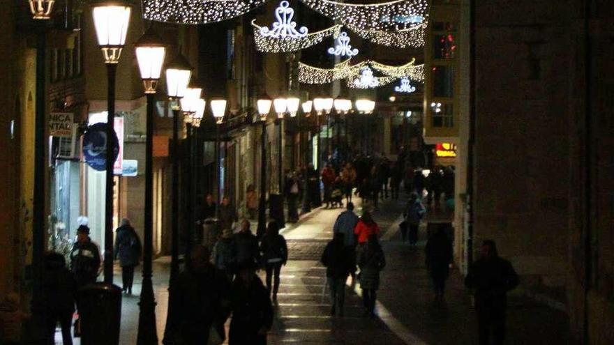 Iluminación navideña instalada en San Torcuato.