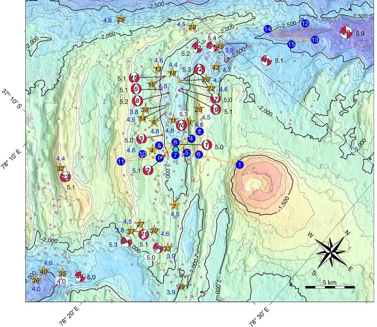 Vista global de la meseta submarina de Amsterdam Sant Paul y su dorsal en la que se produjo el fenómeno de la formación de corteza oceánica (recuadro en el mapa).