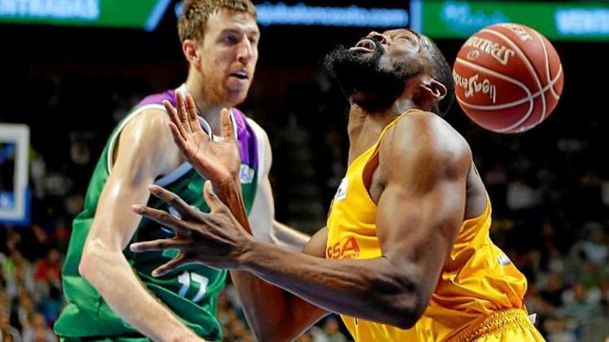 L&#039;Unicaja es queda a mitges i cau davant el Barça Lassa