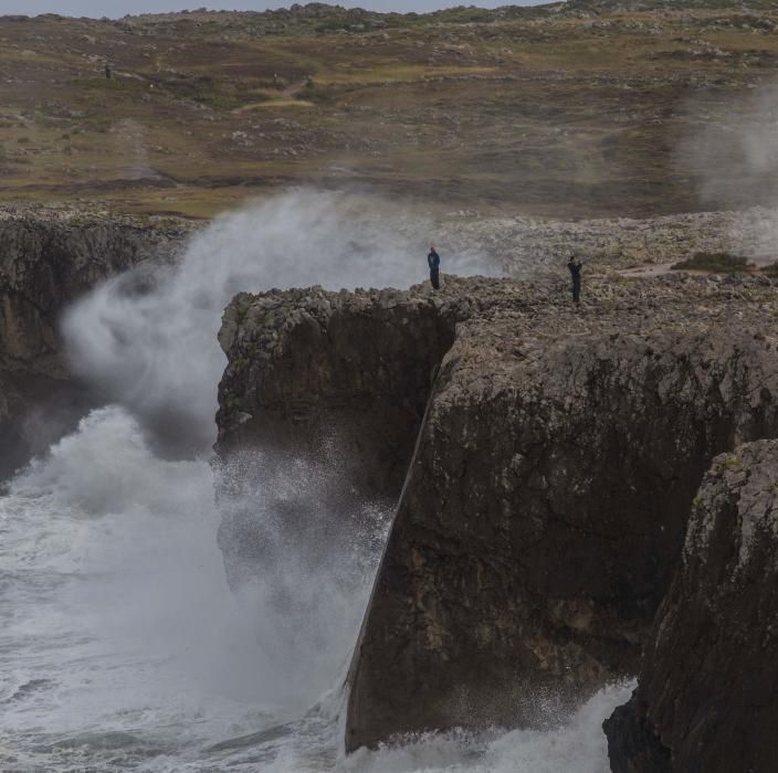 Temporal de lluvia y fuerte oleaje en Asturias