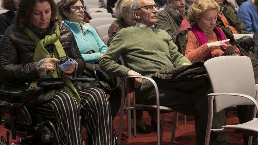 Público en el Club Prensa Asturiana.