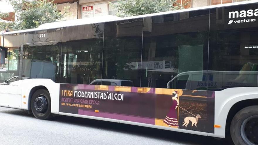 Los autobuses con la promoción de la Semana Modernista