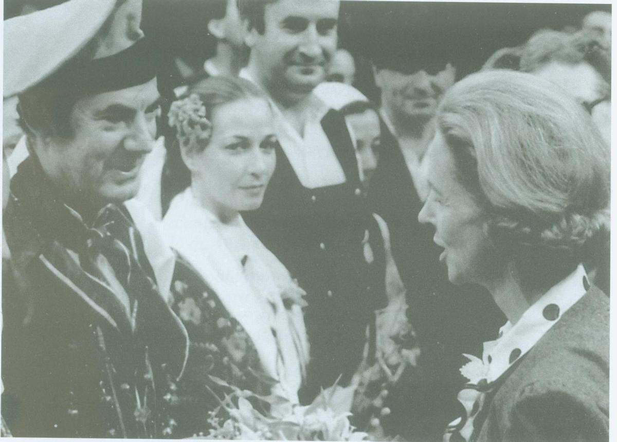 Toni d'en Planes saluda a Fabiola de Bélgica en uno de sus viajes.
