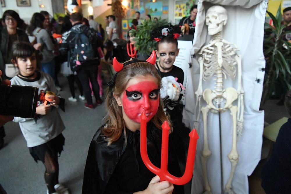 Desfile con los alumnos del Fernández Latorre y de Carricanta.