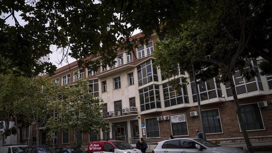 L’Institut Sants de Barcelona perd la seva biblioteca escolar un mes després d’inaugurar-la per acollir un grup addicional de 1r d’ESO