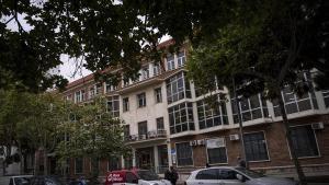 Fachada del instituto Sants, en Barcelona.