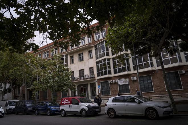 El Institut Sants de Barcelona pierde su biblioteca escolar un mes después de inaugurarla para acoger un grupo adicional de 1 de ESO