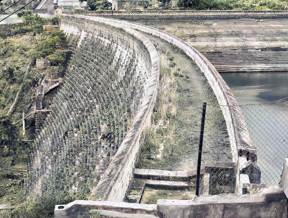 Forma escalonada de la salida del agua de la represa de Pinto, en Arucas.