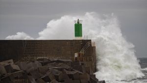 En la foto, el faro de enfilación del puerto de A Guarda (Galicia). EFE / Salvador Sas