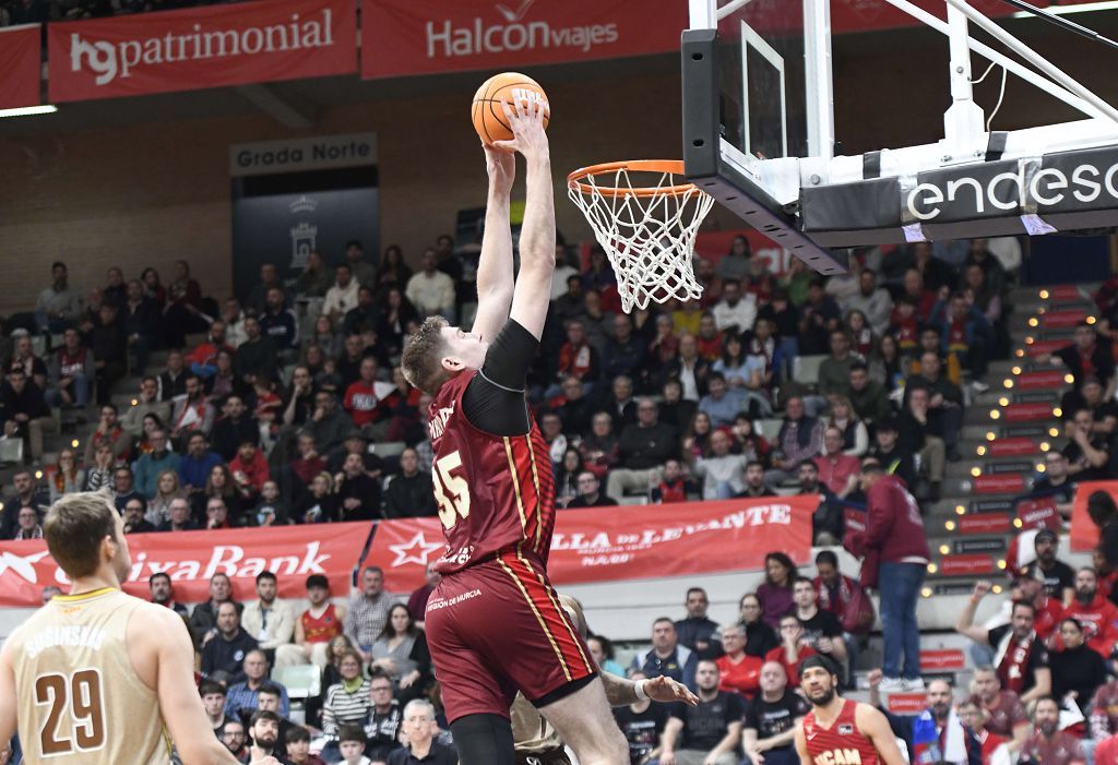 Todas las imágenes del partido del UCAM Murcia contra el Bàsquet Girona