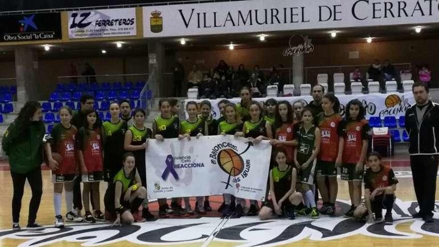 Los equipos del Corazón de María y Villamuriel posan para las cámaras.