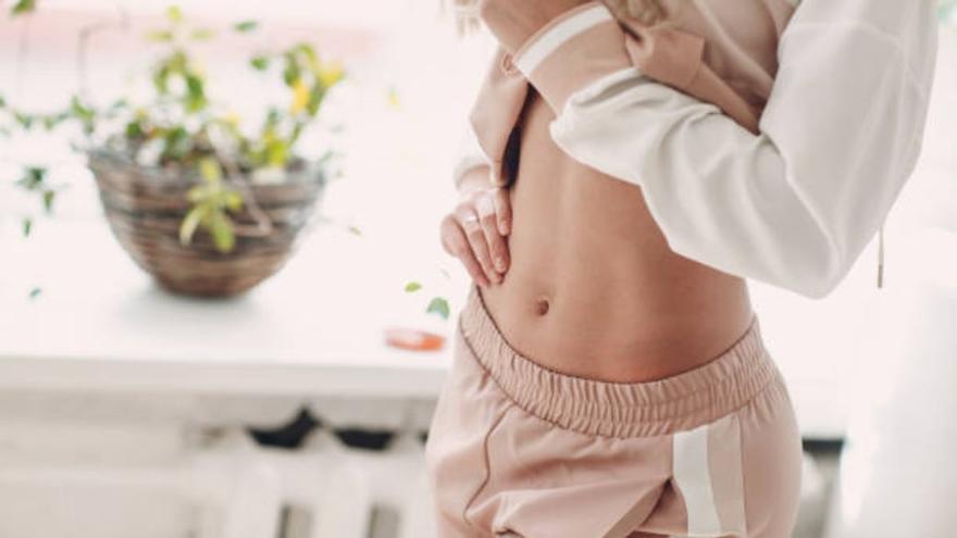 ¿Qué pasa si haces planchas abdominales todos los días durante un mes?