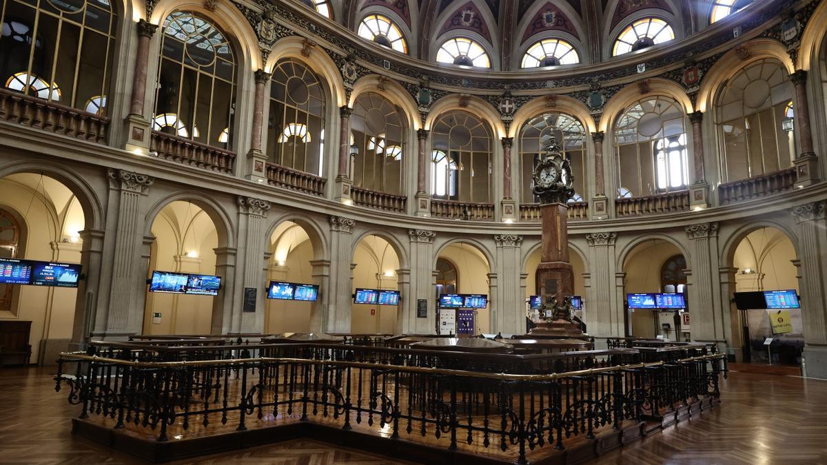 Varios paneles del Ibex en el Palacio de la Bolsa.