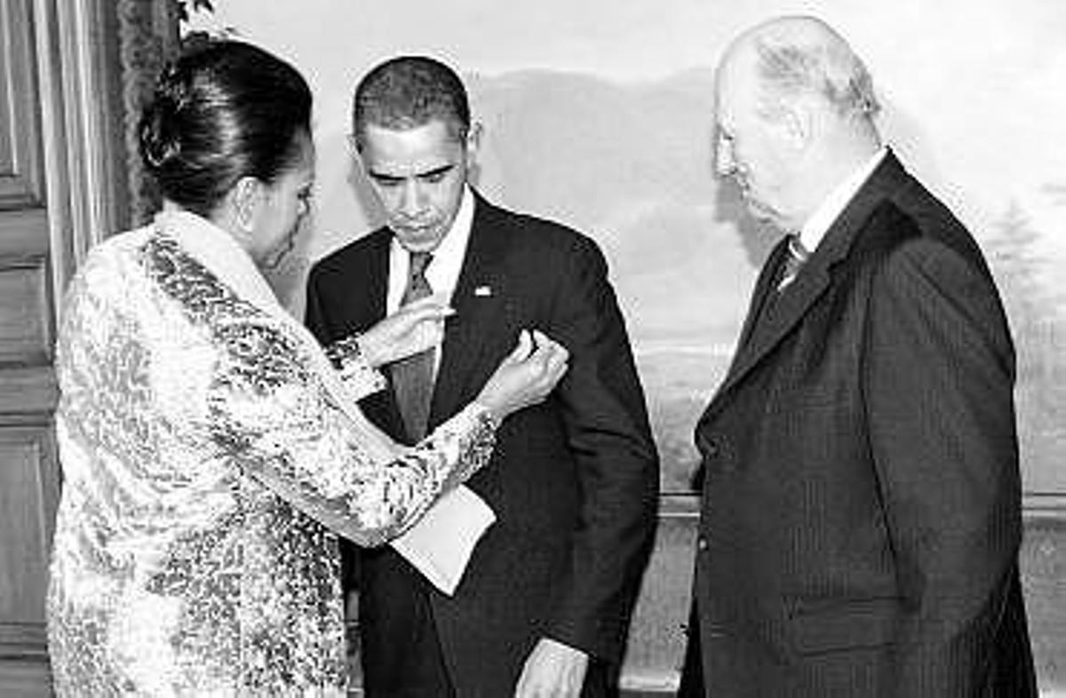 Obama defiende en la recogida del Nobel  la «guerra justa» para preservar la paz