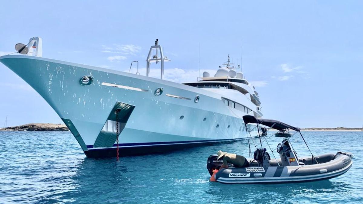 Yate en aguas del Mediterráneo