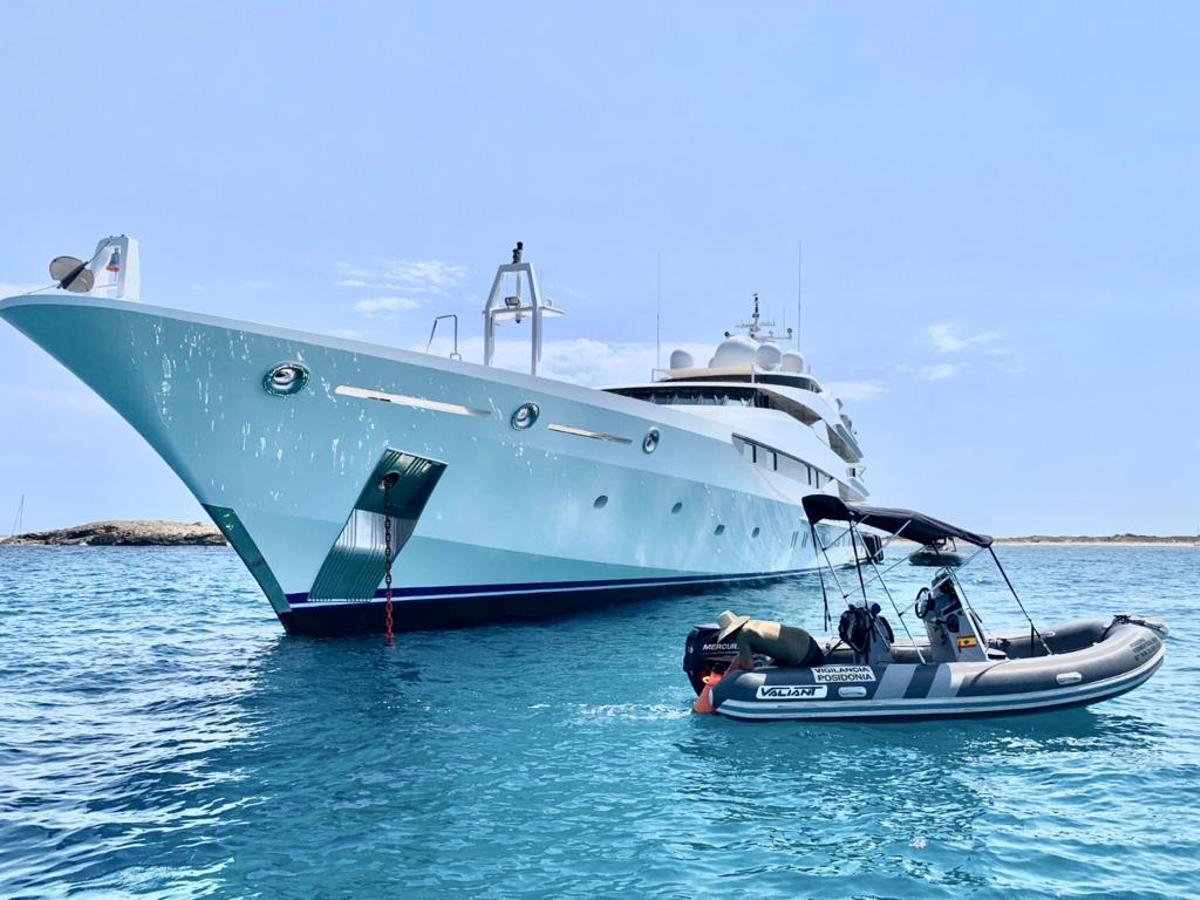 Yate en aguas del Mediterráneo