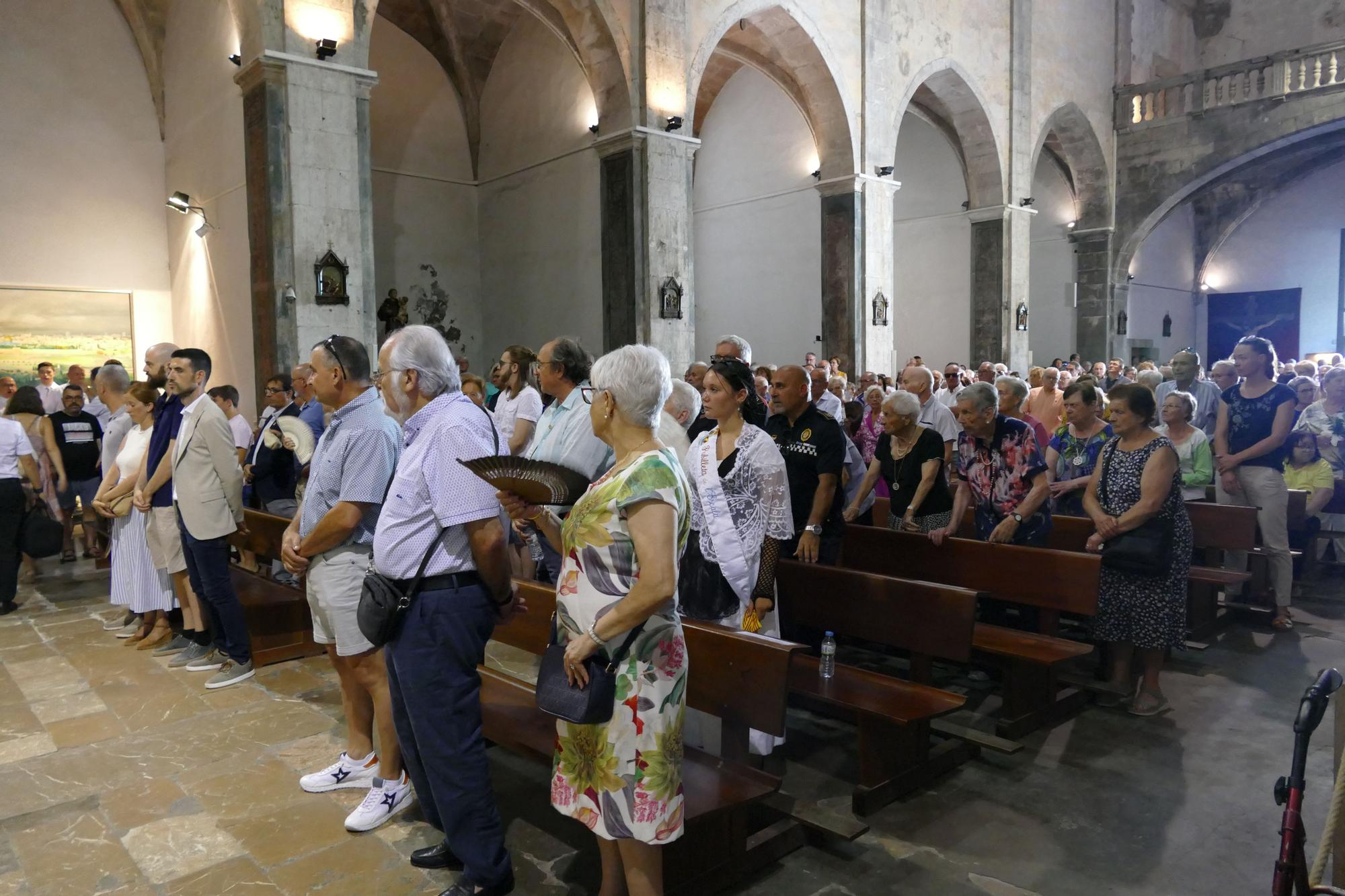 L'Escala rep de manera multitudinària a la Verge del Carme