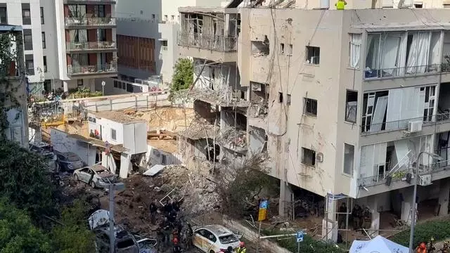 Irán dispara al menos seis oleadas de proyectiles contra Israel