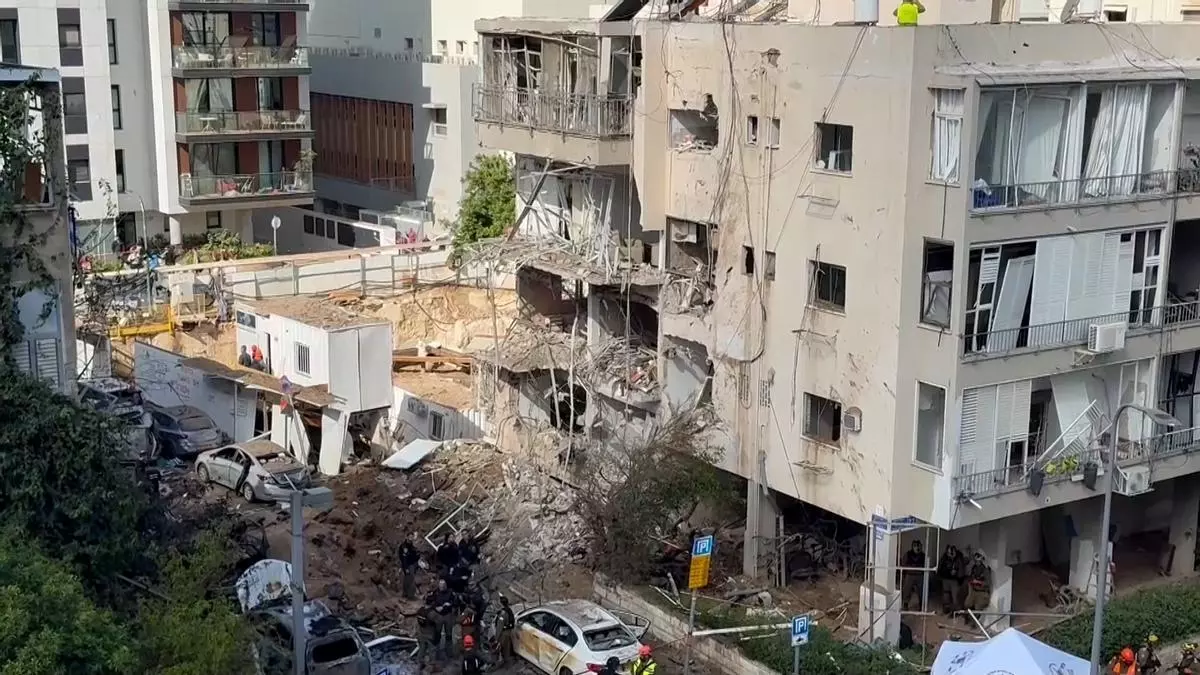 Irán dispara al menos seis oleadas de proyectiles contra Israel