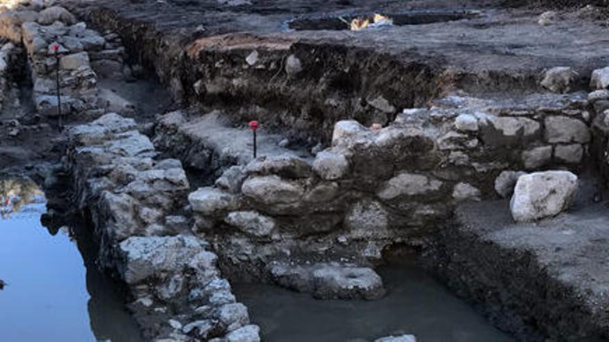 Detall de les restes romanes a Caldes