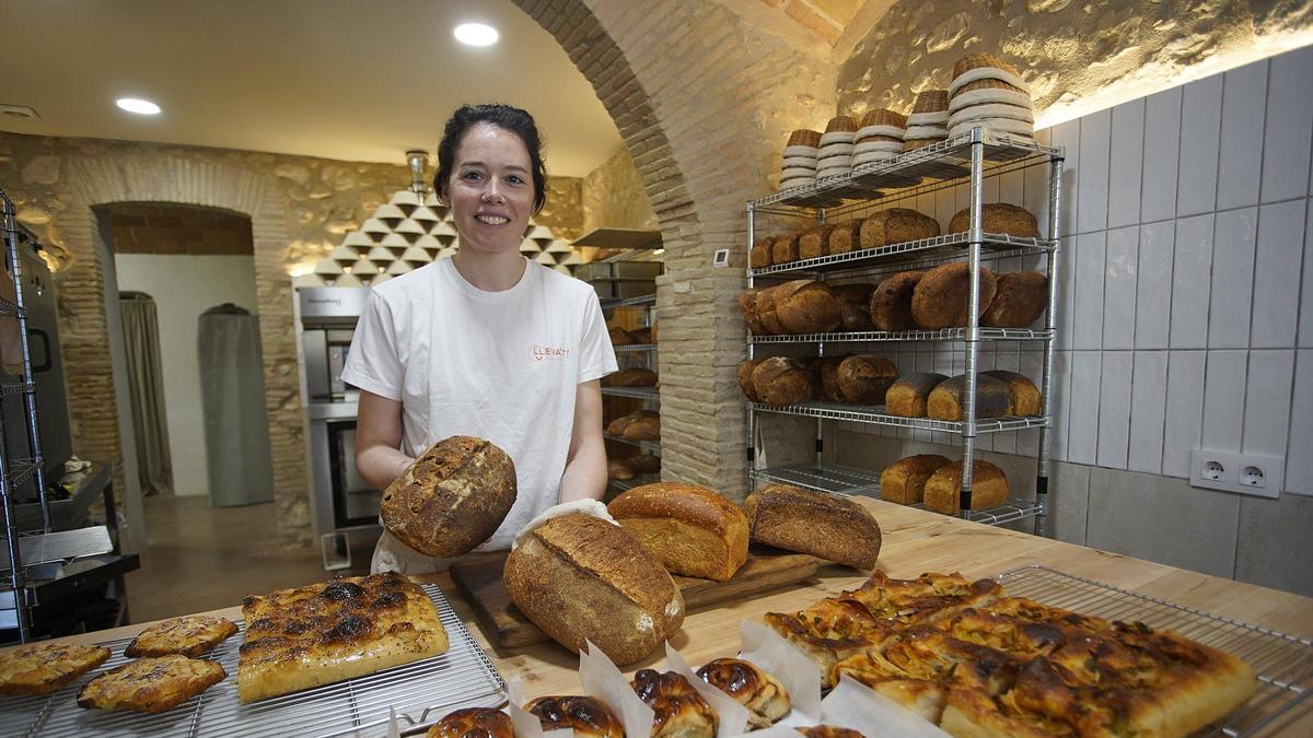 El bon pa artesà de gran format, segell d’un petit forn a Avinyonet de Puigventós