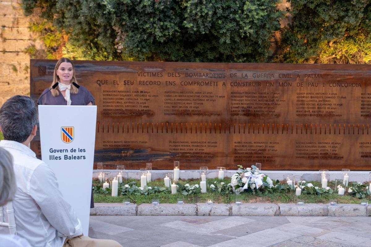 Prohens homenajea a las víctimas de los bombardeos republicanos sobre Palma en un acto sin Memòria de Mallorca