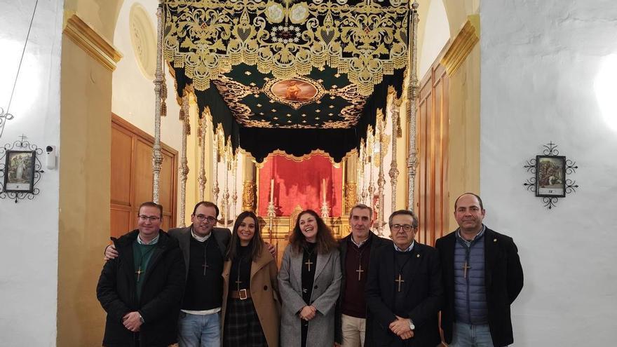 La Vera Cruz de Bujalance presenta las bambalinas de la Esperanza que sustituyen a las que se perdieron en el incendio