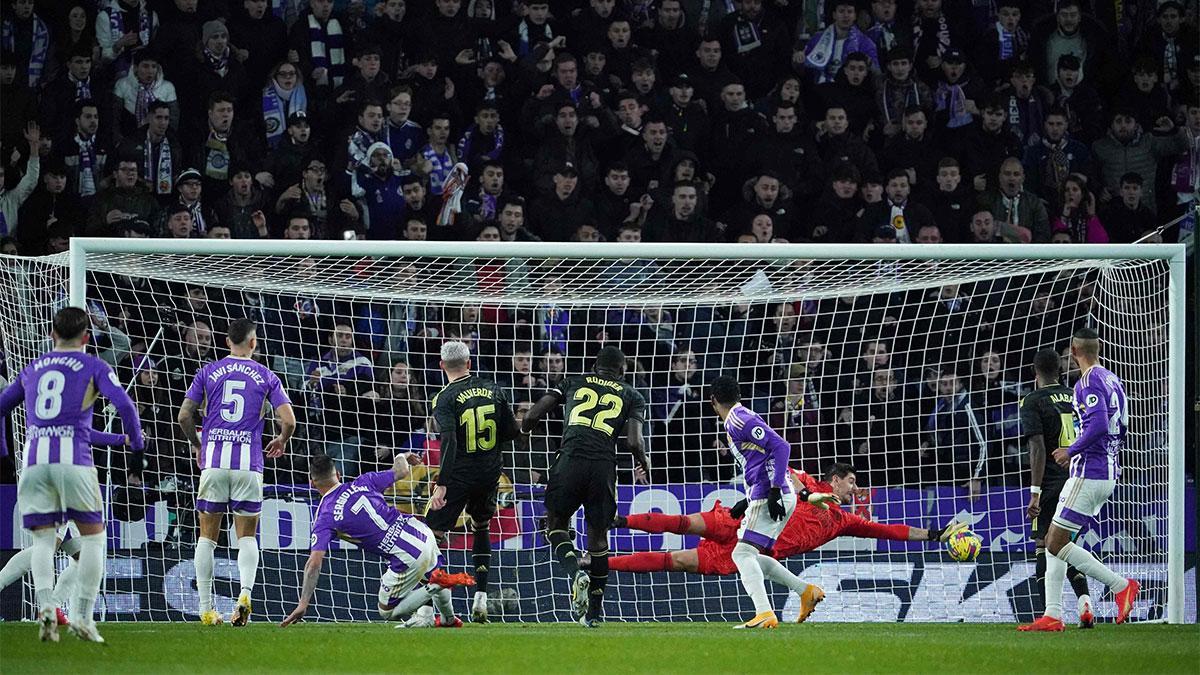 Valladolid - Real Madrid | La parada de Courtois