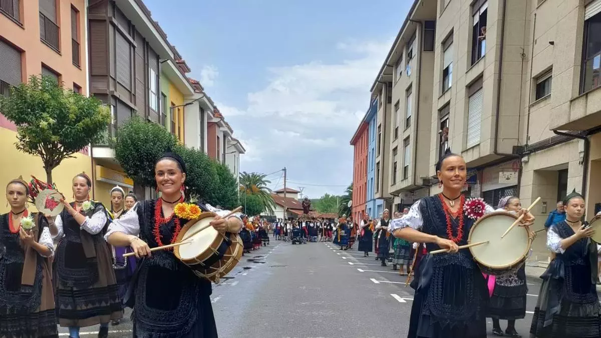 Posada desafía a la lluvia para honrar a su patrón