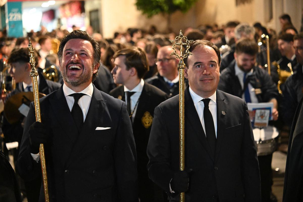 El president Juanfran Pérez Llorca, en una procesión en Elx junto al alcalde del municipio, Pablo Ruz.