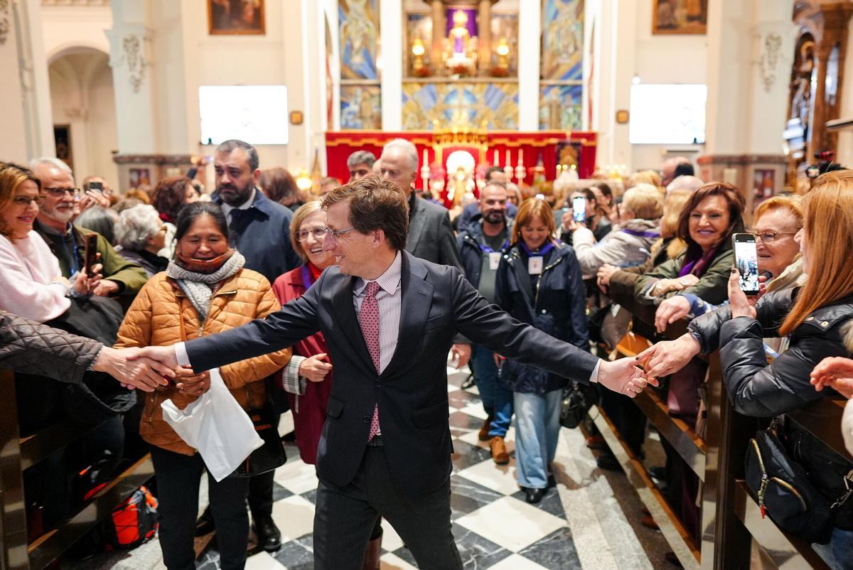 Las mejores imágenes del besapiés del Cristo de Medinaceli, en Madrid