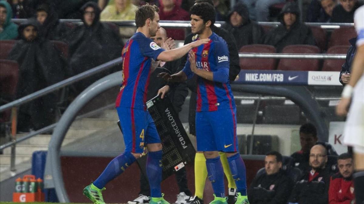 Aleñá disputó algunos minutos frente al Sevilla