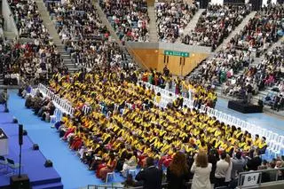 El rector de la USC y la alcaldesa presiden el acto de graduación de Medicina